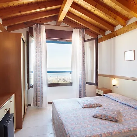 Sara Hotel 3*